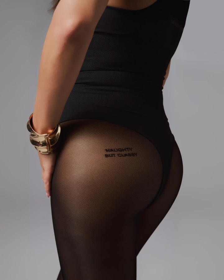 Rajstopy z napisem "NAUGHTY BUT CLASSY"