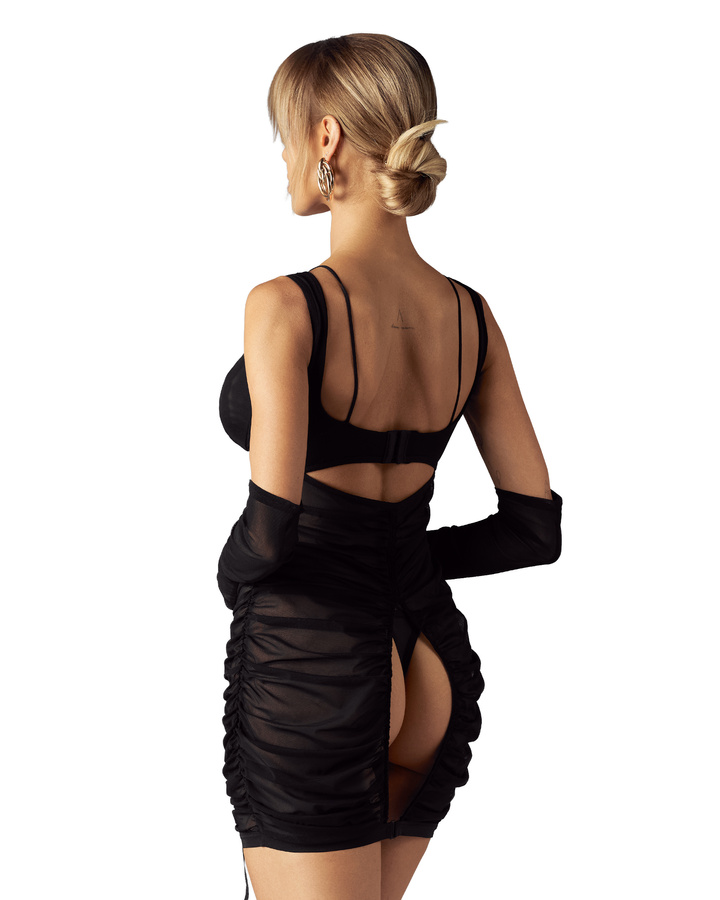 Czarna sukienka z marszczeniami i fiszbinami