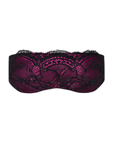 Maska zdobiona koronką