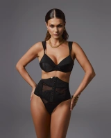 Komplet: biustonosz, pas z fiszbinami i stringi