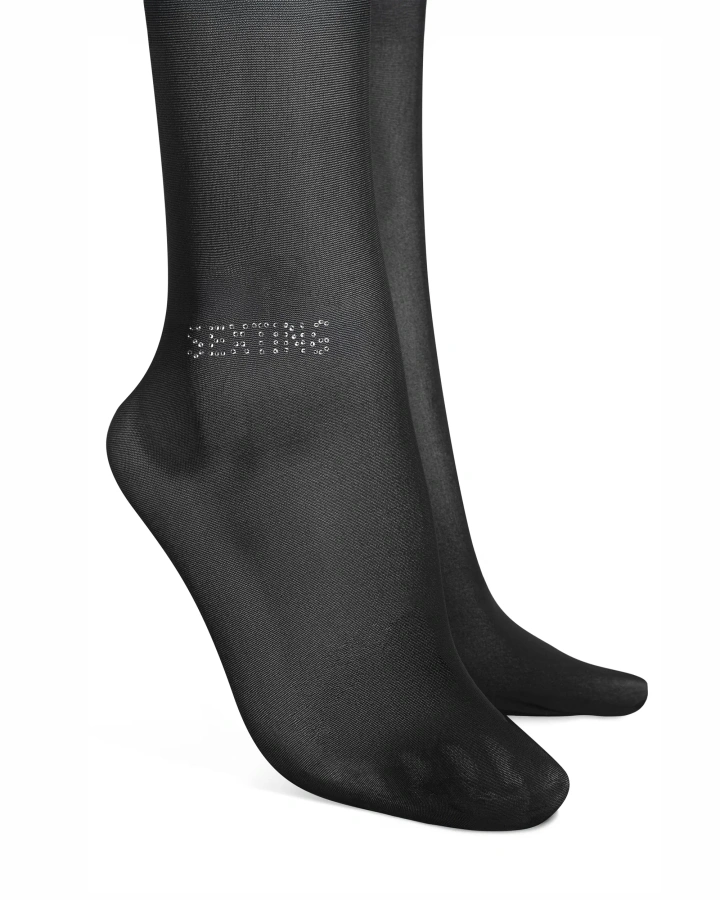 Rajstopy z otwartym krokiem i napisem "SEXTING"