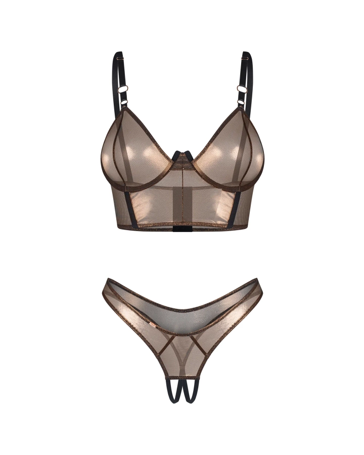 Połyskujący top i stringi otwarte